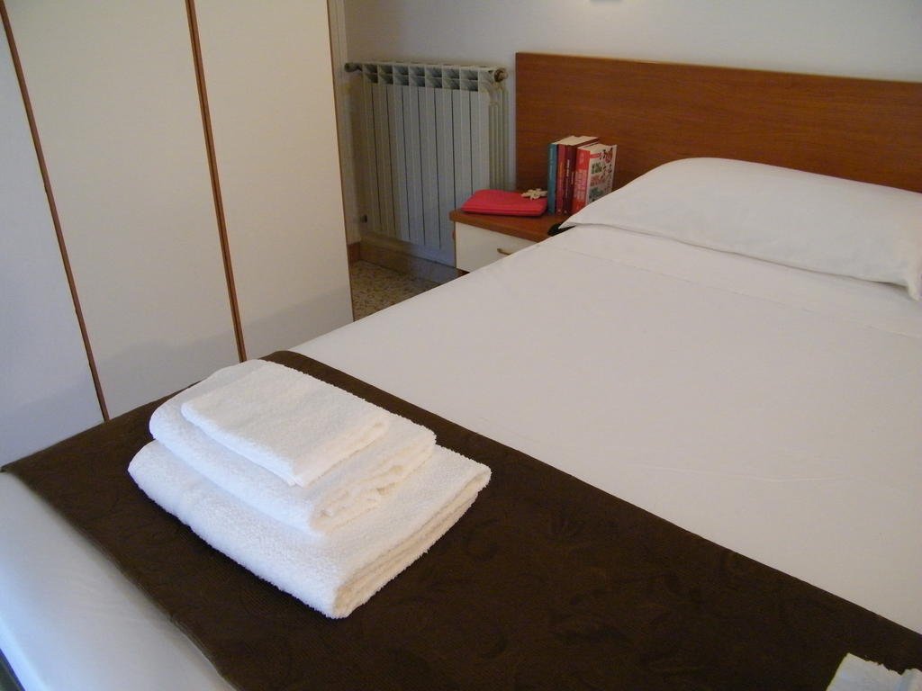 Hotel Nuovo Fiore Cattolica Rum bild