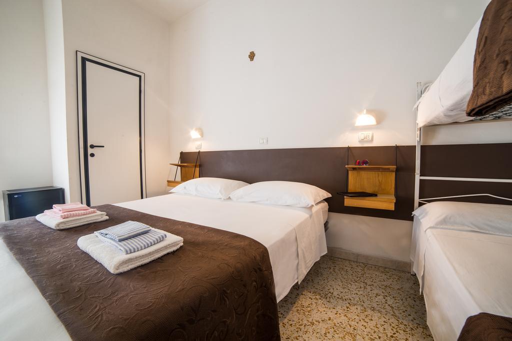 Hotel Nuovo Fiore Cattolica Rum bild