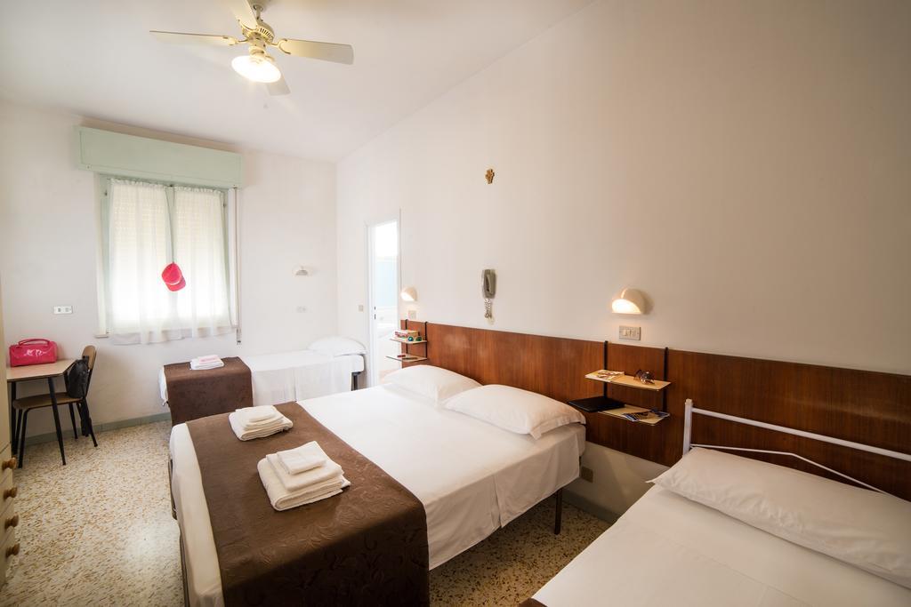 Hotel Nuovo Fiore Cattolica Rum bild