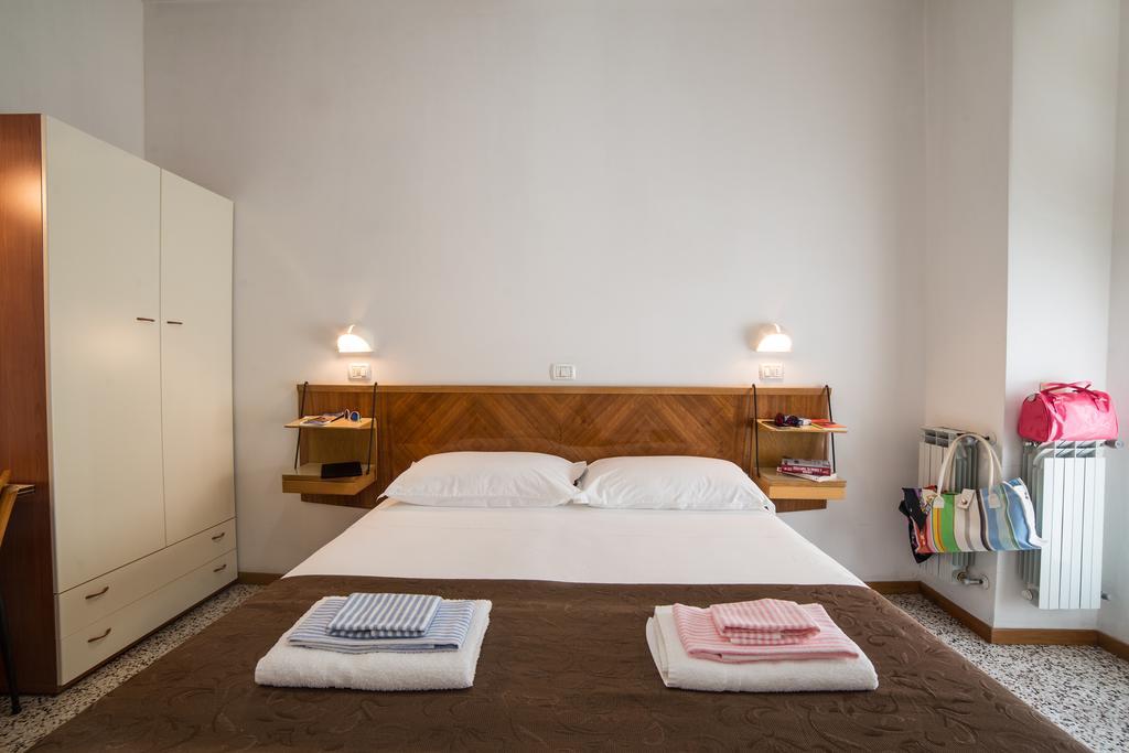 Hotel Nuovo Fiore Cattolica Rum bild